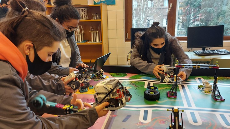 'First Lego League Challenge' lehiaketan izango dira Oñatiko institutuko ikasleak maiatzaren 8an