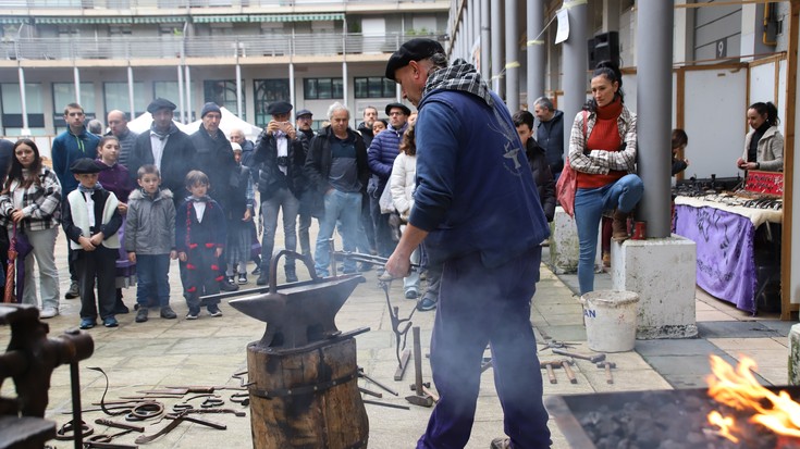 Santamasetako salmenta lizentziak arautzeko plegua onartu du Udalak