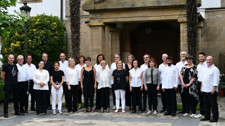 Aritzeta Abesbatzaren lehen emanaldia Agirreren eta Casalesen zuzendaritzapean