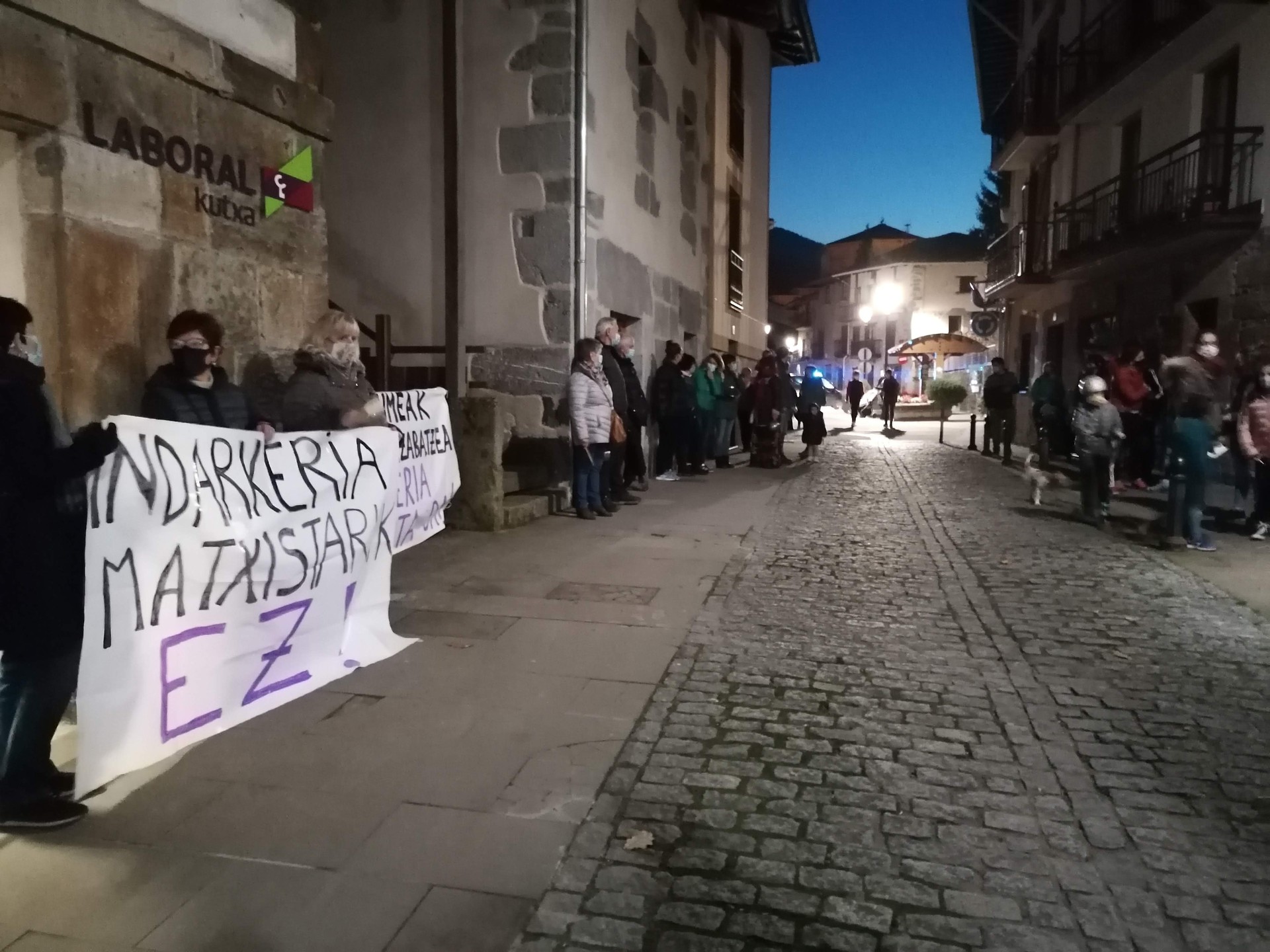 Indarkeria matxista salatzeko elkarretaratzea egingo dute gaur, 18:00etan, Aramaioko plazan