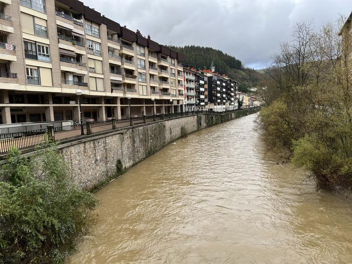 Giro heze eta hotzak jarraituko du egunotan