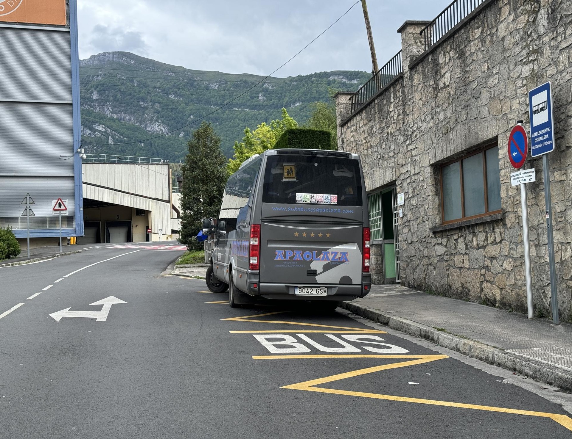 Zapatu gauean itxi egingo dute Arantzazurako errepidea eta autobus zerbitzua egongo da domekan Zegama-Aizkorri maratoirako