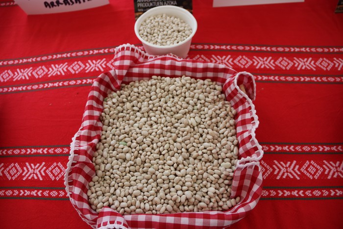 Albistegia: 2025-11-12