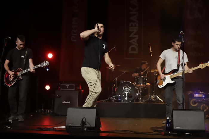 Faxismoaren aurkako kolpeak eta doinuak entzungo dira biharko Antifa Egunean