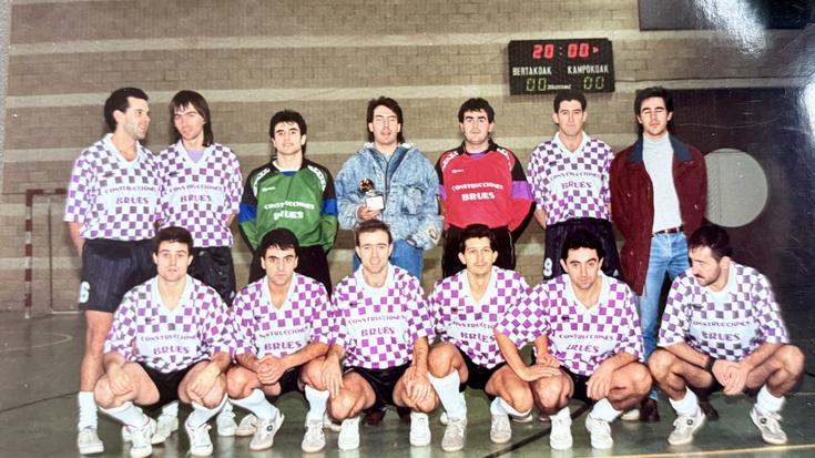 Construcciones Brues-en pausoak jarraitzen dabil Mondrate, 33 urte geroago