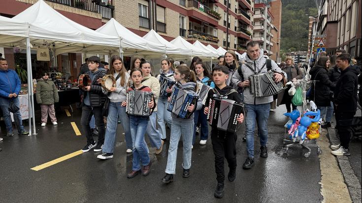 Euripean eta abelgorririk gabe ere, Erramu-zapatuak bere xarma mantendu du