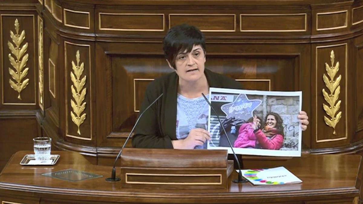 Sara Majarenasen alaba hiltzen saiatu zen gizona aske uztea salatu dugu espainiako kongresuan
