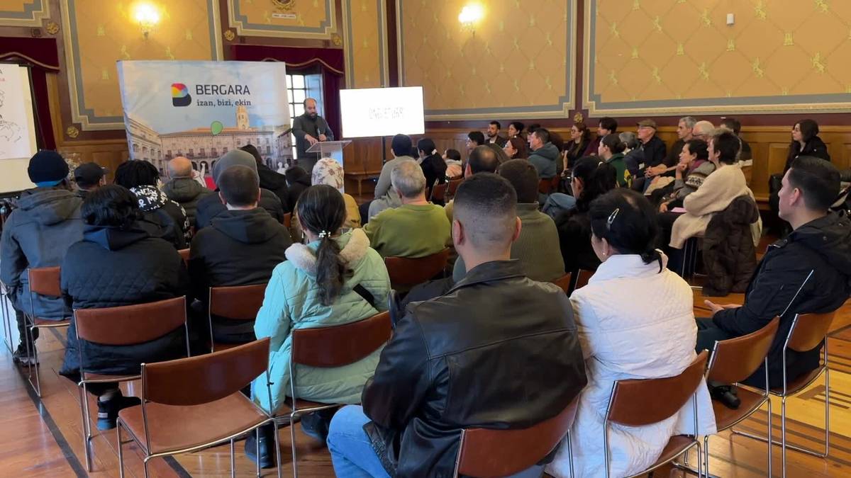 2025ean erroldatutako bergarar berriei ongietorria eman diete udaletxean
