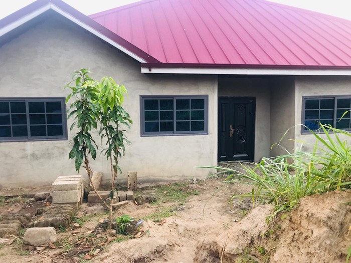 Ghanara urte hasieran eramango dituzte plakak