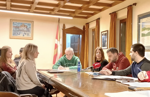 Pentsio sistemarekin eta zaintza ereduarekin lotutako mozioak desadostasun iturri