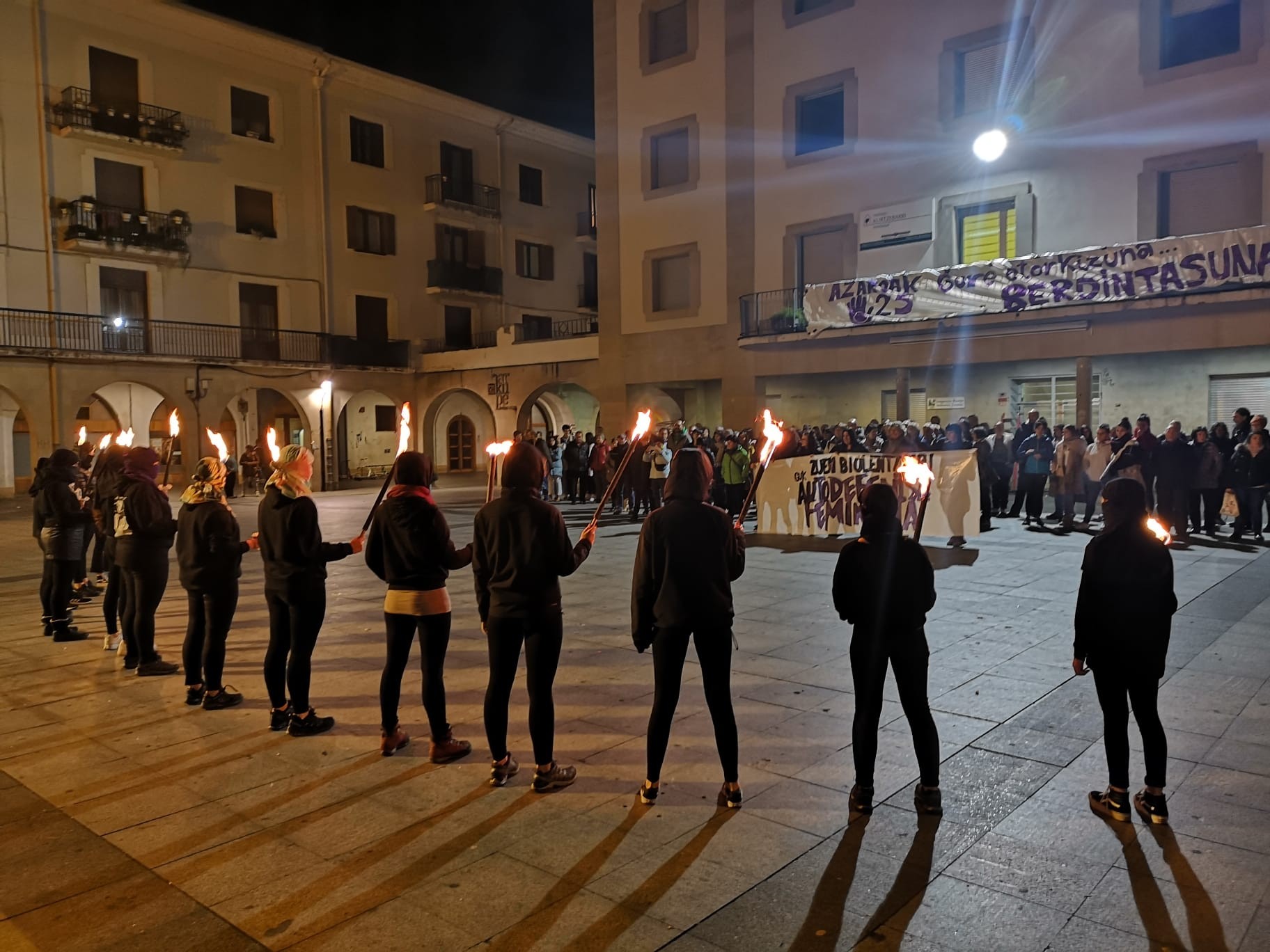 Herritarrei deia azaroaren 25eko elkarretaratzearekin bat egiteko