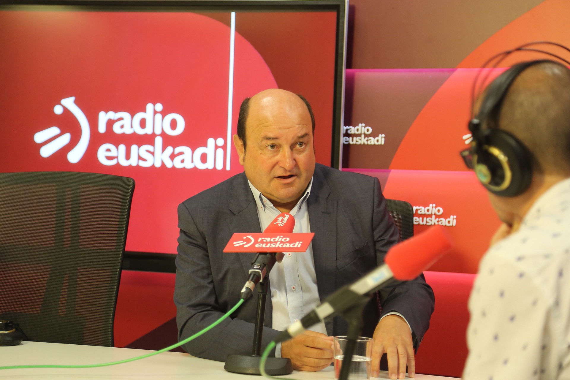 Ortuzarrek berretsi du EAJ-PNV prest dagoela PSE eta Podemos Estatus Berrirako akordiora ekartzeko baina “gutxieneko borondatea” erakustea eskatu die