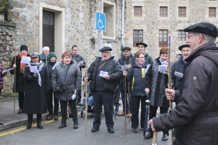 Santa Agedako koplek girotuko dituzte kaleak egubakoitzean