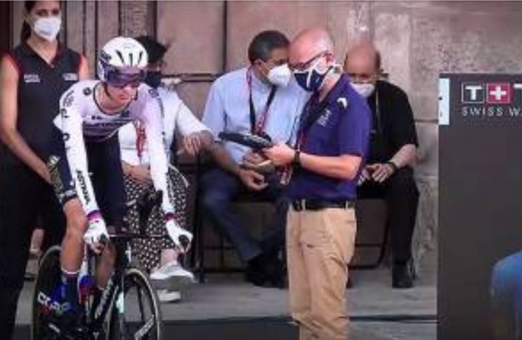 Munduko onenak bakarrik belaunikarazi du Aranburu: Primoz Roglic