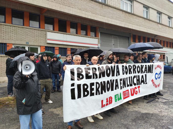 Bergarako Ibernovako langileek lanuztea egin dute erosahalmen galera salatzeko