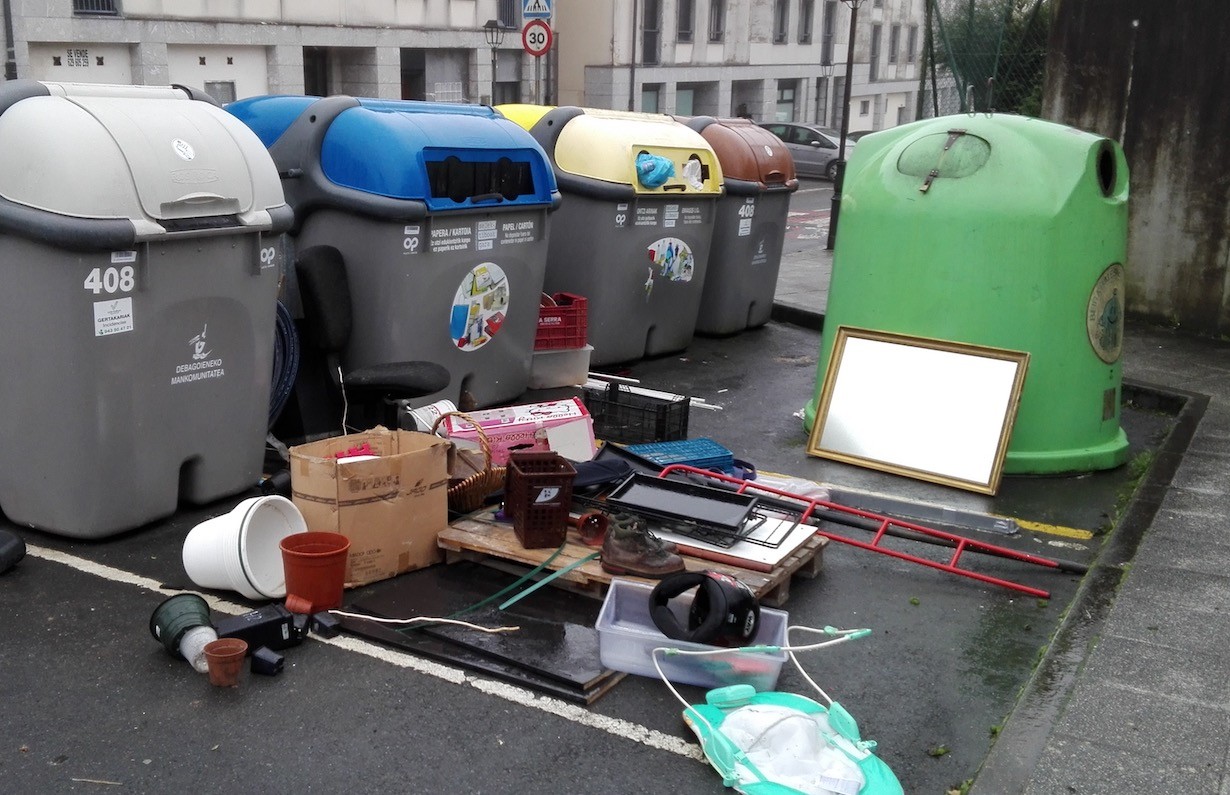Bi astez eguaztena izango da traste zaharrak botatzeko eguna