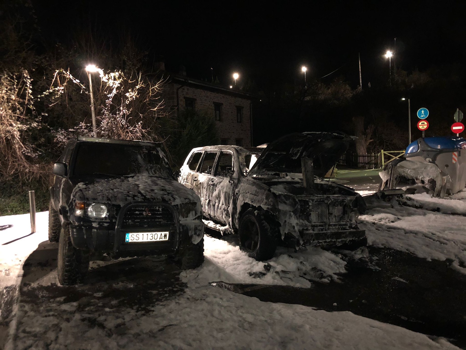 Eskoriatzako Udalak "irmoki gaitzetsi" du edukiontziak erre izana