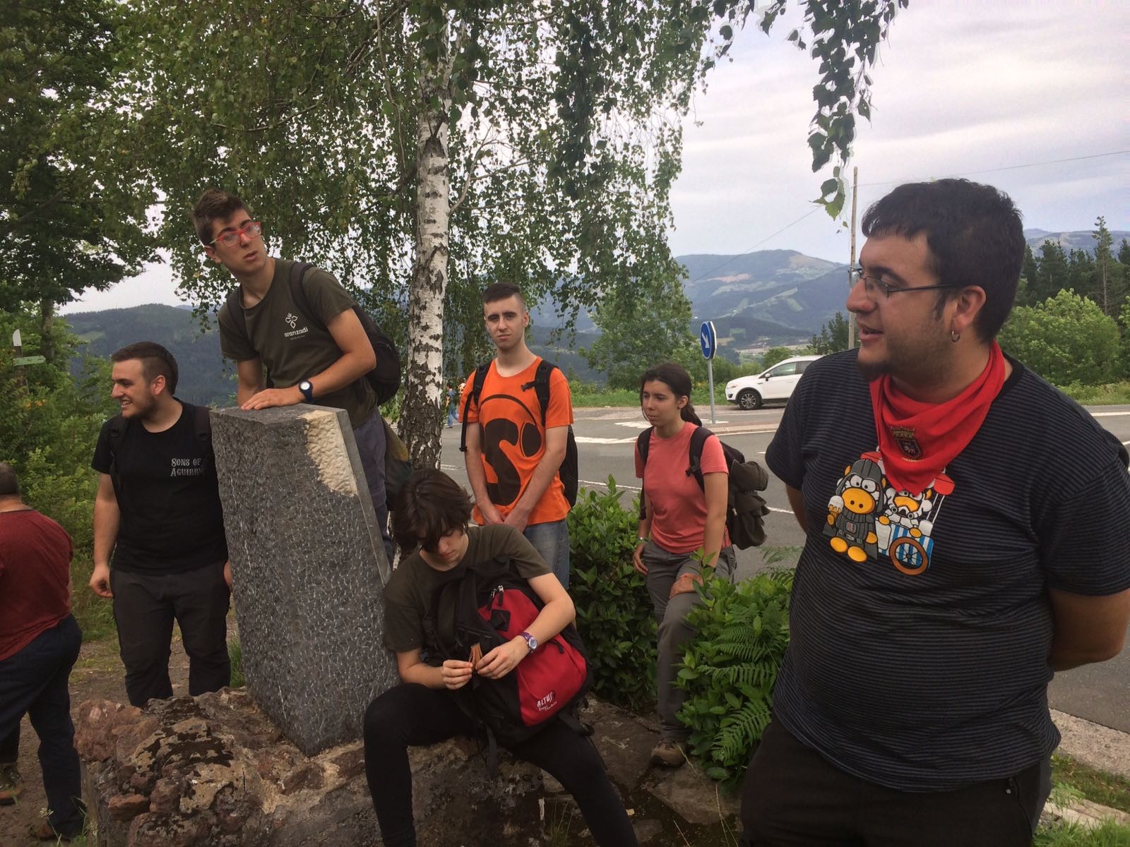 36ko gerrari buruzko auzolandegiko gazteak Intxortako ibilbide tematikoa ezagutzen izan dira
