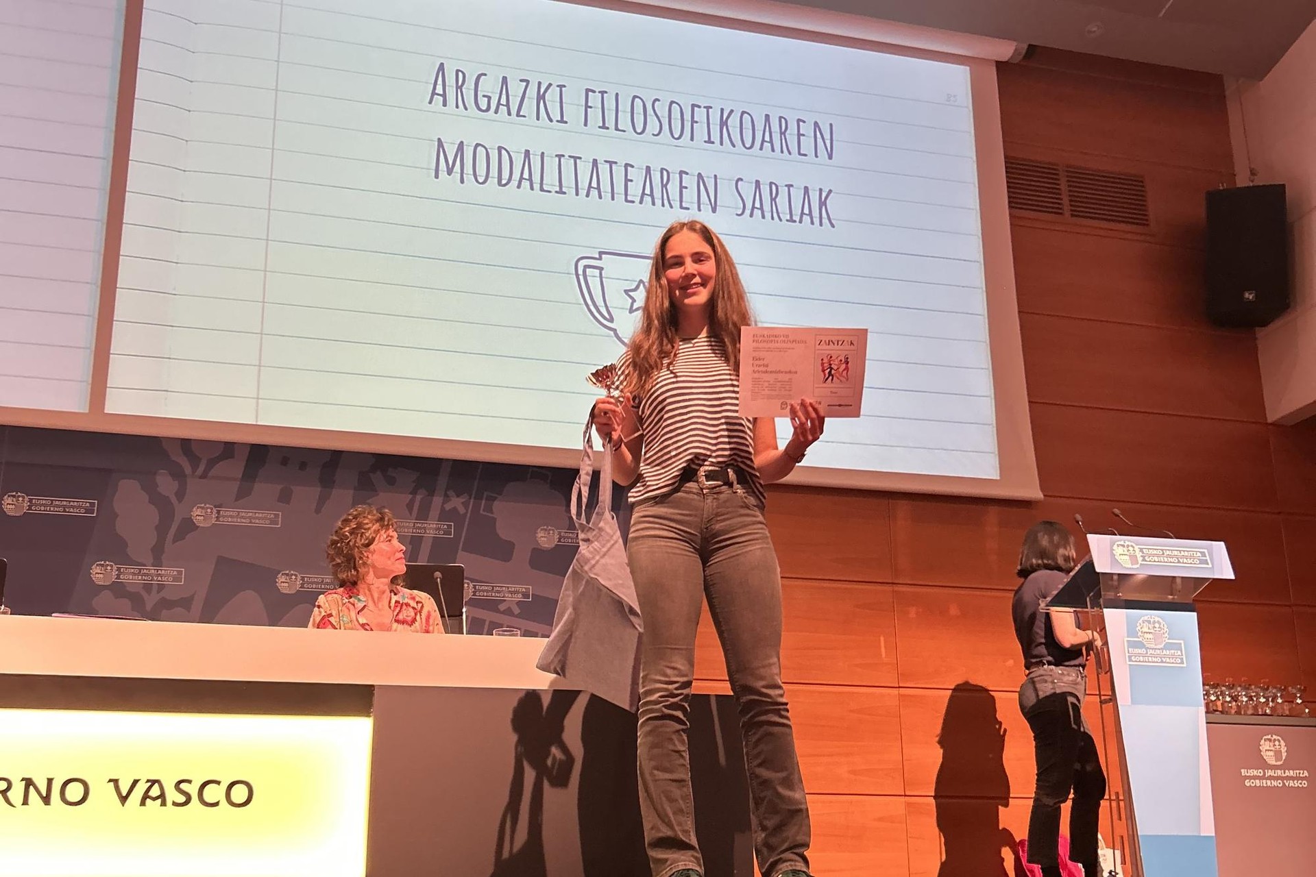 Eider Urzelai oñatiarrak ordezkatuko du EAE filosofia olinpiadetako finalean