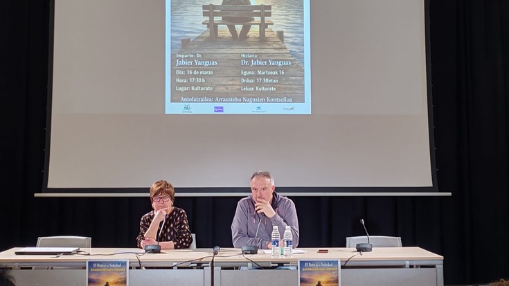 Esker ona hitzaldian parte hartutako guztioi