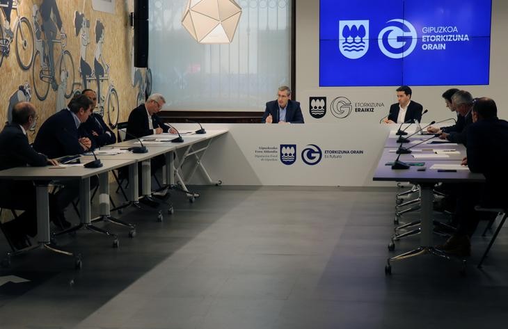Lan organoa eratu dute Gipuzkoako Foru Aldundiak eta ekonomia eragileek