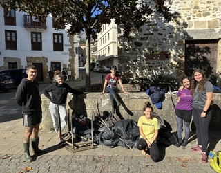 Auzolanean garbitu dute Aramaio ibaia