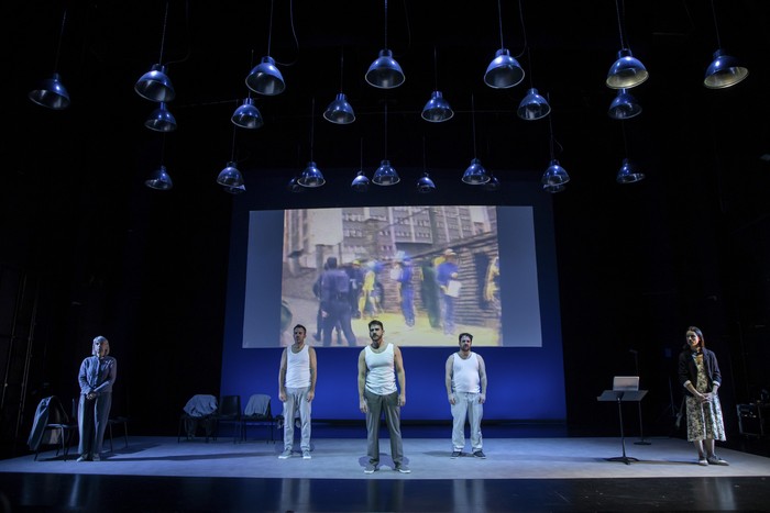 Desobedientzia zibilaren inguruko lan arrakastatsua, Santa Anako oholtzan