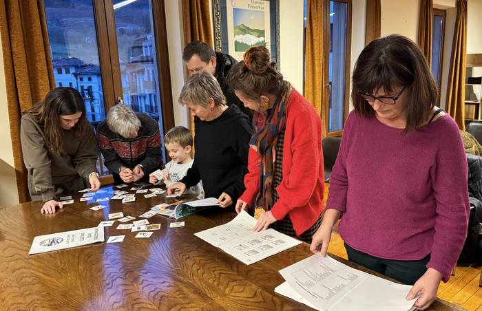 Herri Curriculuma erabilgarri dago, eta  umeei begirako tresna pedagogiko berria da