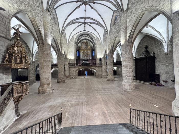 Eserlekuz hustu dute Oñatiko San Migel parrokia