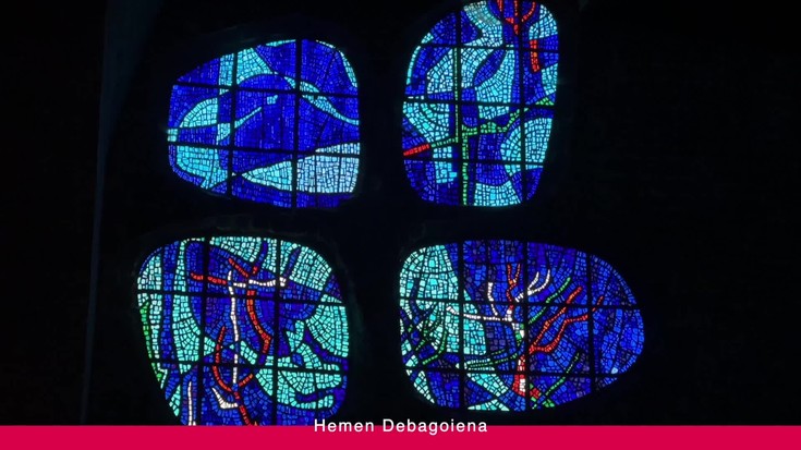 'Hemen Debagoiena': Arantzazuko basilikako beirateek 70 urte bete dituzte eta Bergaran bizi den Guilermo Sanz madrildarra ‘Handik hona’ tartean