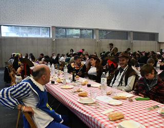 660 lagunendako lekua egongo da Aratusteetako bazkarian, kiroldegian