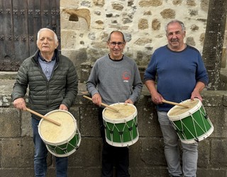 1969ko ausardiatik, gaur egungo ilusiora: danborrada, berriro kalera aterako dute Aramaion