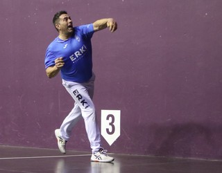 Mikel Goñi eta Titin III.a aurrez aurre, Aramaion, hilaren 27an
