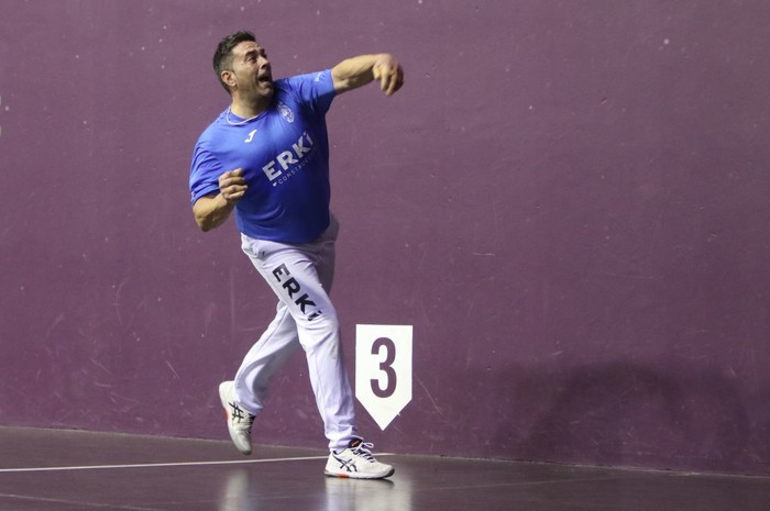 Mikel Goñi eta Titin III.a aurrez aurre, Aramaion, hilaren 27an