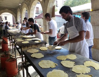Herri Eguneko taloen taberna kudeatzeko deialdia zabalik dago