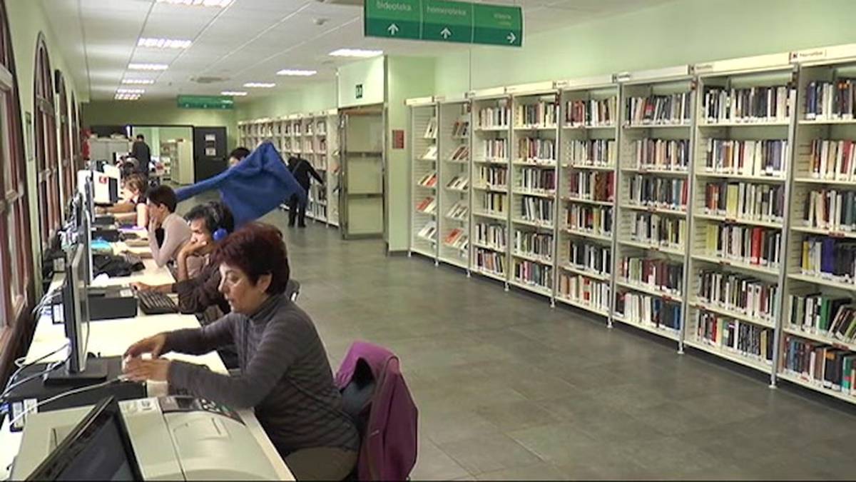 Arrasateko Bibliotekak abuztuan ere zabalik izango ditu ateak