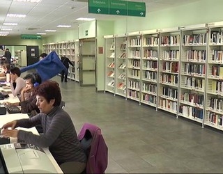 Arrasateko Bibliotekak abuztuan ere zabalik izango ditu ateak