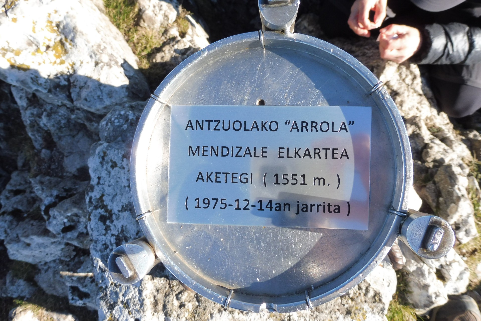 Aketegiko plaka berria jarrita