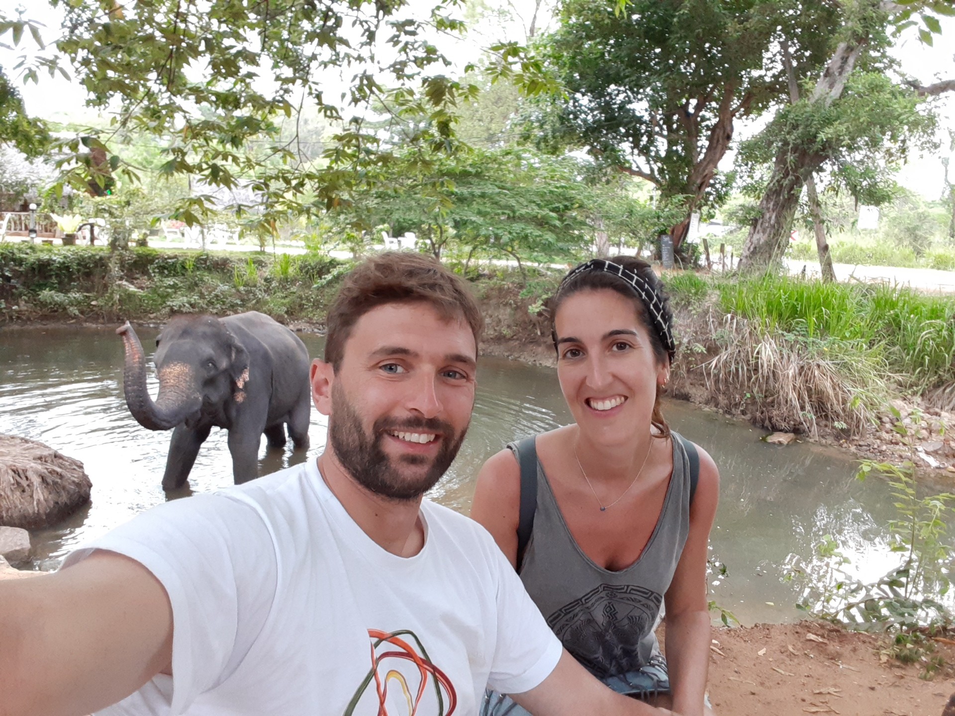 Aitor Laka oñatiarra eta bere neska-laguna onik, Sri Lankako atentatuaren ostean