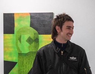 Ezagunaren eta ezezagunaren arteko jolasa Jon Ibalaren erakusketan