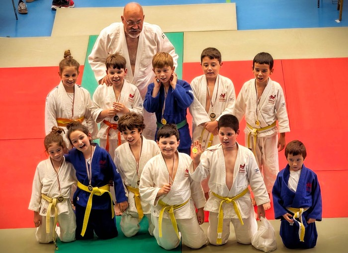 Arrasateko Judo Elkartekoak emaitza bikainak Burgosen eta giro itzela Ondarroan