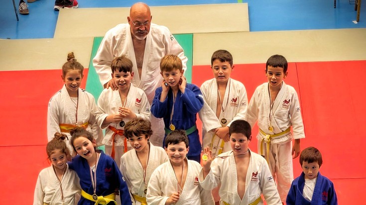 Arrasateko Judo Elkartekoak emaitza bikainak Burgosen eta giro itzela Ondarroan