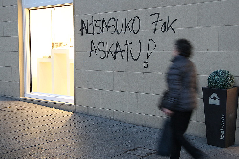 Agertu diren pintaketak direla eta herria zaintzeko deia egin du Arrasateko Udalak