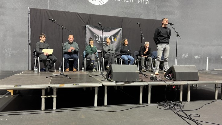 Lepo bete da Zubikoa errege bezperako bertso saioan