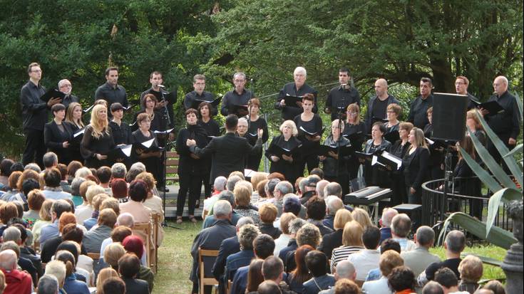 Habanera doinuekin bete da Errekaldeko lorategia