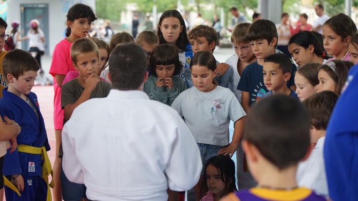 Arrasatek eta Aretxabaletak judogia jantziko dute: judoa ezagutu eta praktikan jartzeko jardunaldi irekiak