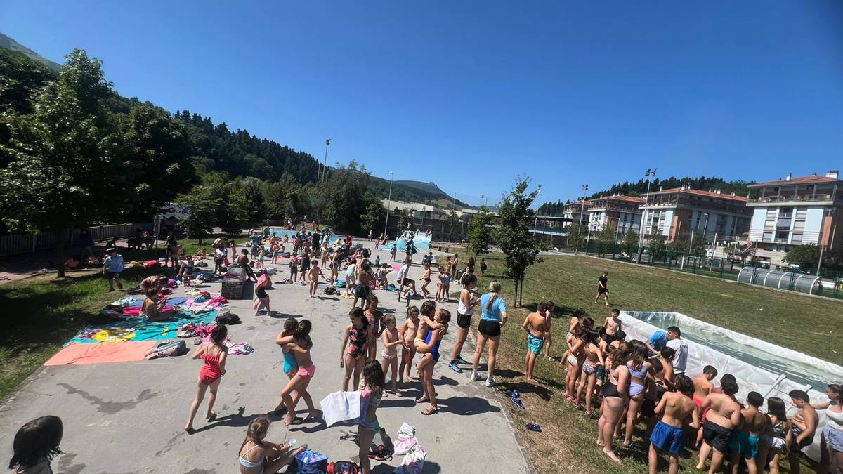 Ia 300 haurrek hartuko dituzte herriko txokoak, udaleku irekien baitan