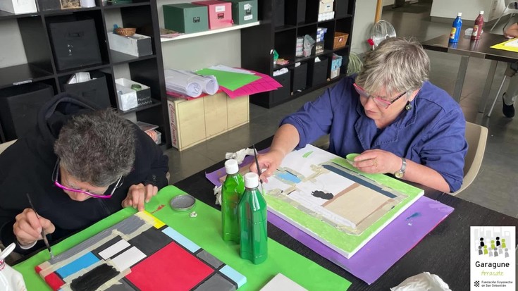 'Zertzelada solidarioak' erakusketa jarriko dute Kajoi tabernan