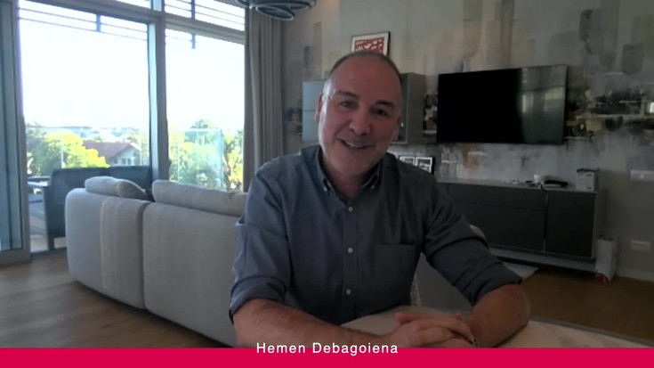 'Hemen Debagoiena': Unai Iparragirre arrasatearrak ibilbide berria hasi du Errumaniako Pro TV ikus-entzunezko taldean; eta, saioa ixteko, ‘Handik hona’ tartea