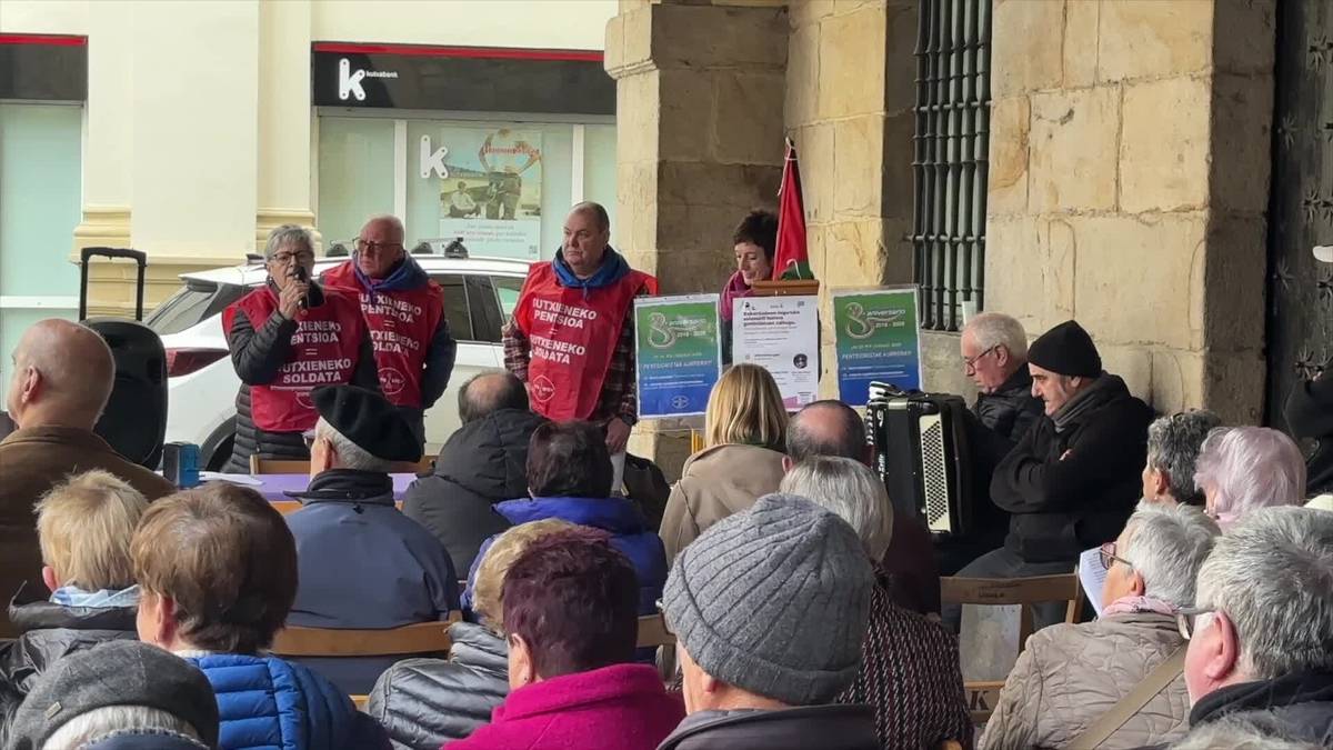 Egun berezia izan da astelehenero kaleetara irtetzen diren pentsiodunentzako
